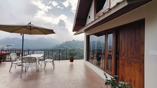 Naukuchiatal Lake Cabin